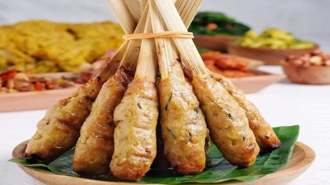 Sate & Gorengan Bu Sriayu: Rahasia Rasa yang Menggigit Jiwa di Cilacap